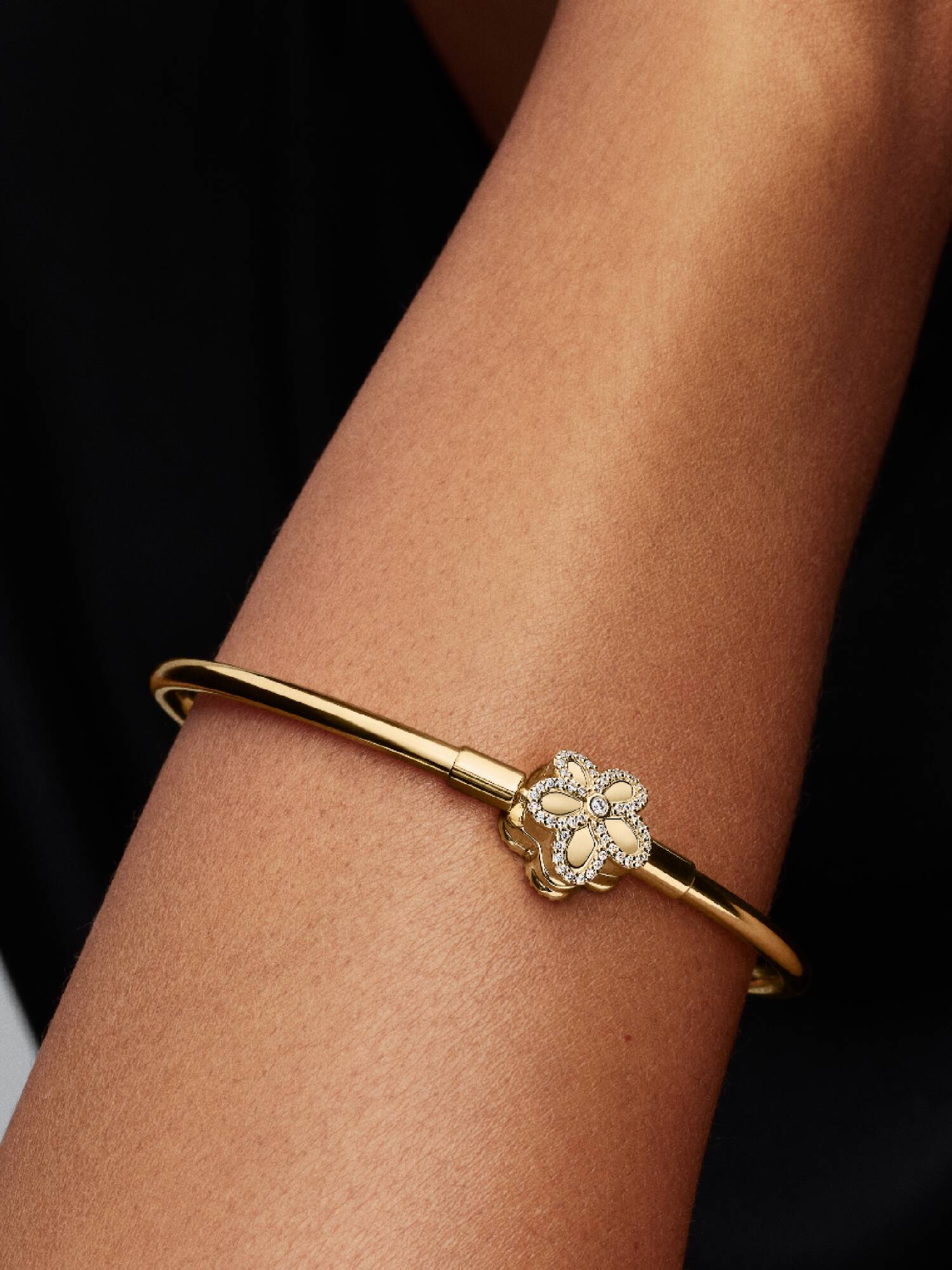 Pavé Flower Bangle
