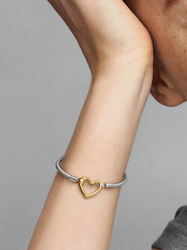 Heart Closure Snake Chain Bracelet