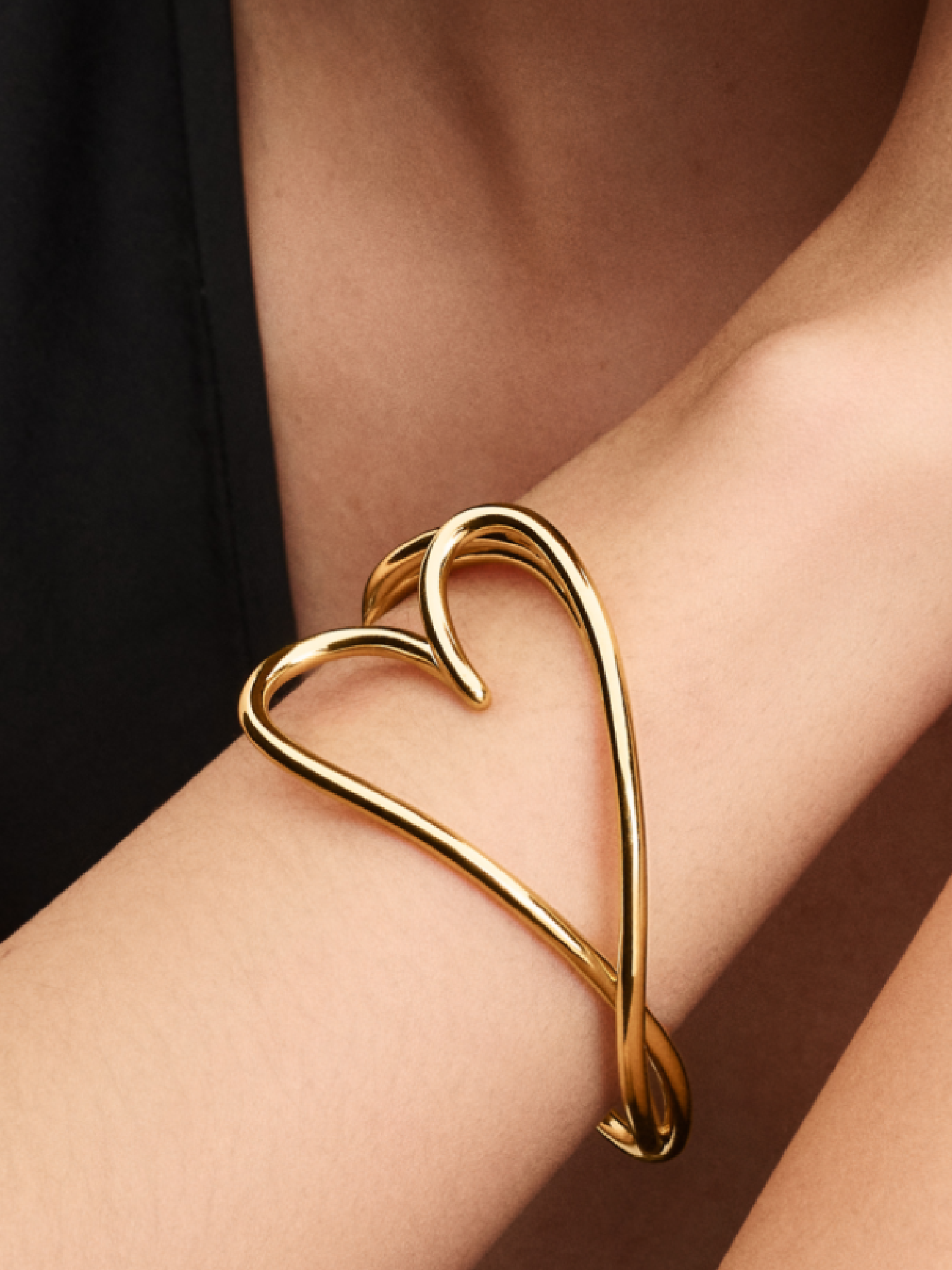Organically Shaped Heart Bangle | Gold plated | Pandora SG